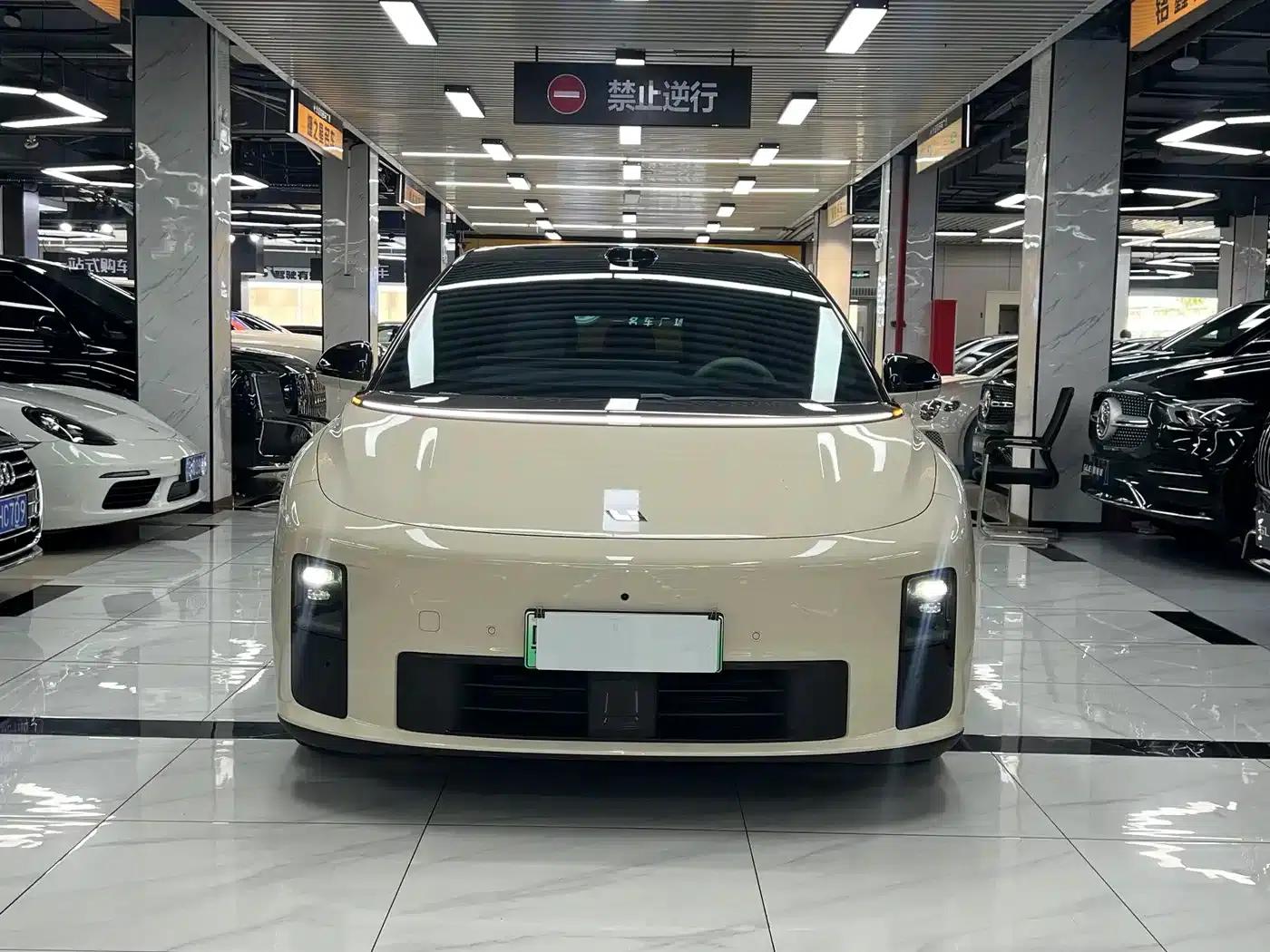 Li Auto i6 2025 Two-Wheel Drive Standard Edition — миниатюра 1