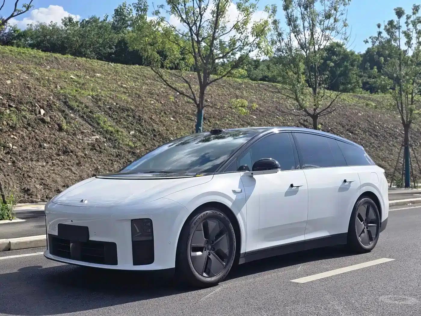 Li Auto i6 2025 Two-Wheel Drive Standard Edition — миниатюра 1