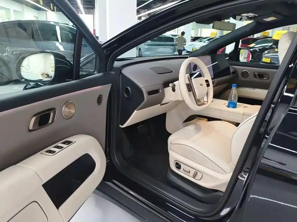 Li Auto i6 2025 Two-Wheel Drive Standard Edition — миниатюра 16