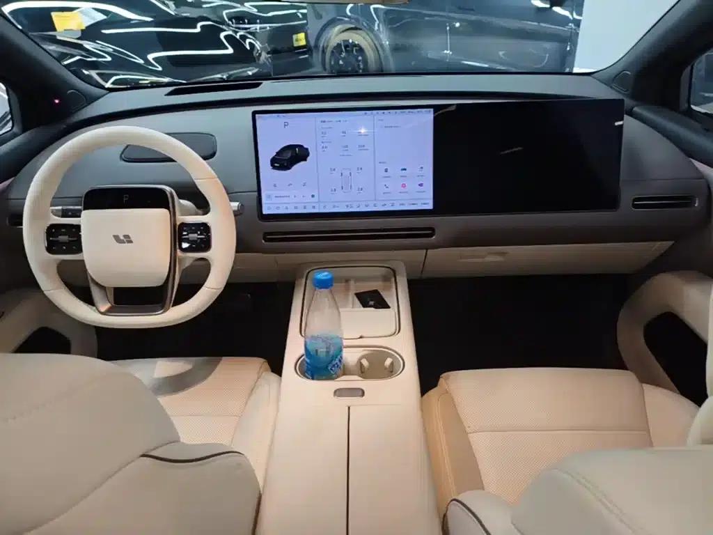 Li Auto i6 2025 Two-Wheel Drive Standard Edition — миниатюра 10