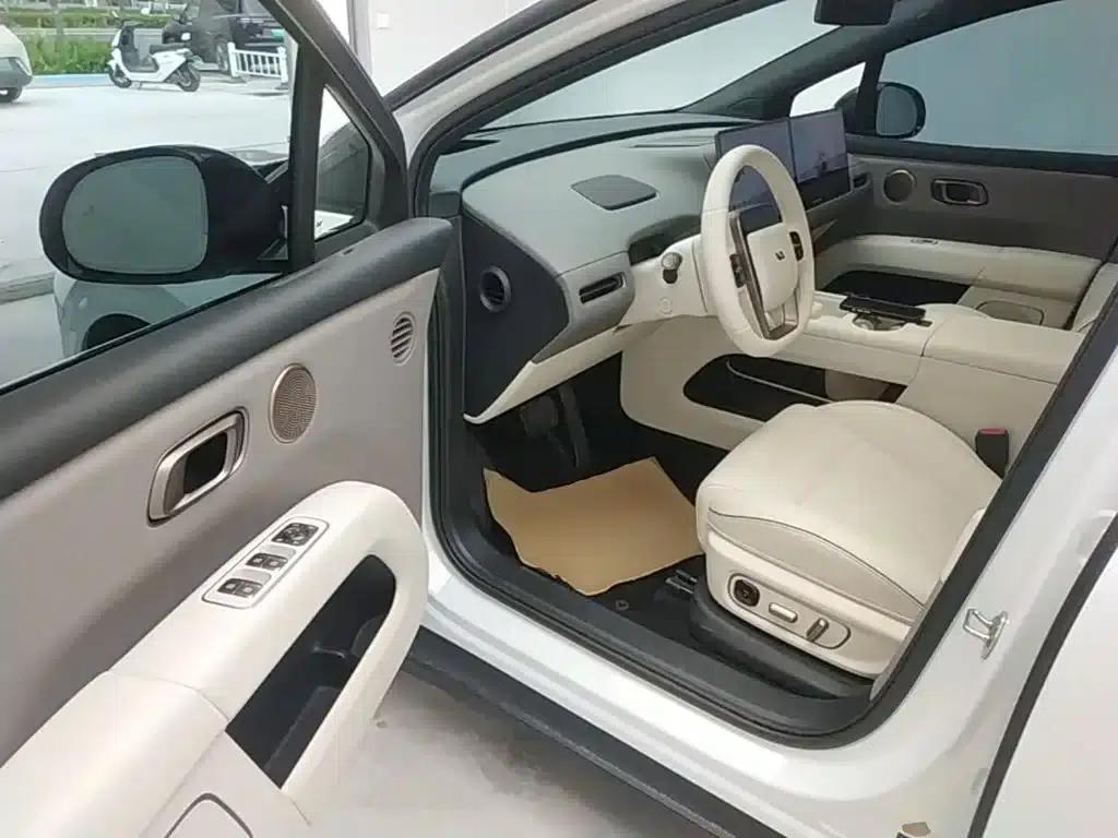 Li Auto i6 2025 Two-Wheel Drive Standard Edition — миниатюра 16