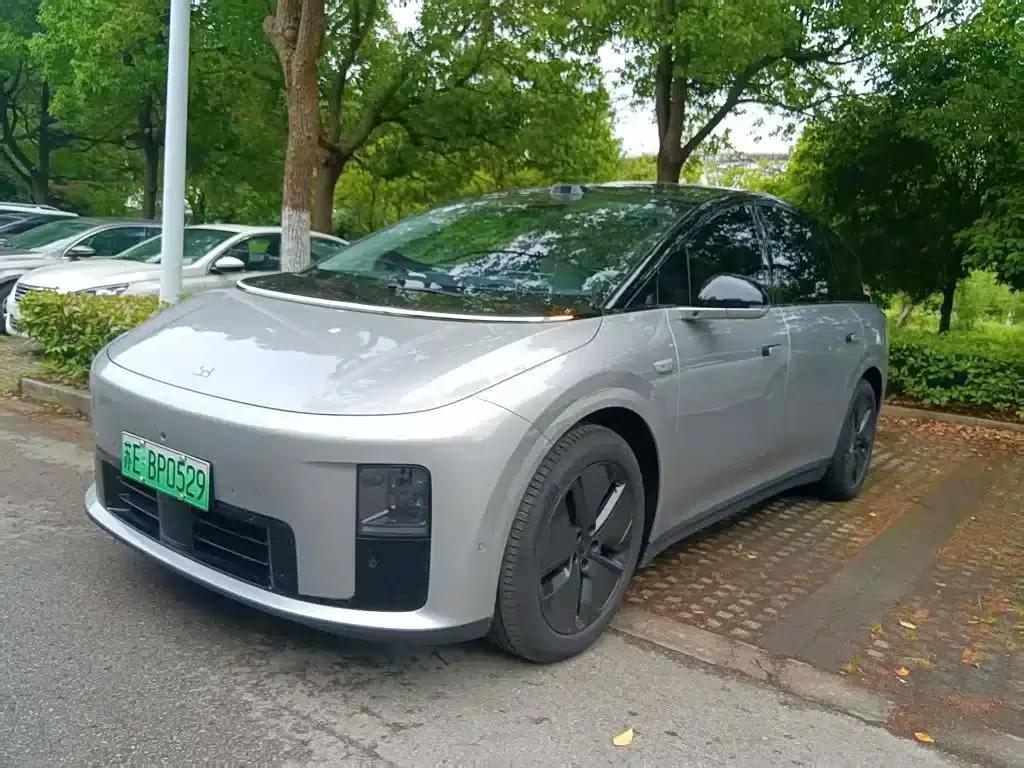 Li Auto i8 2025 Standard Edition — миниатюра 1