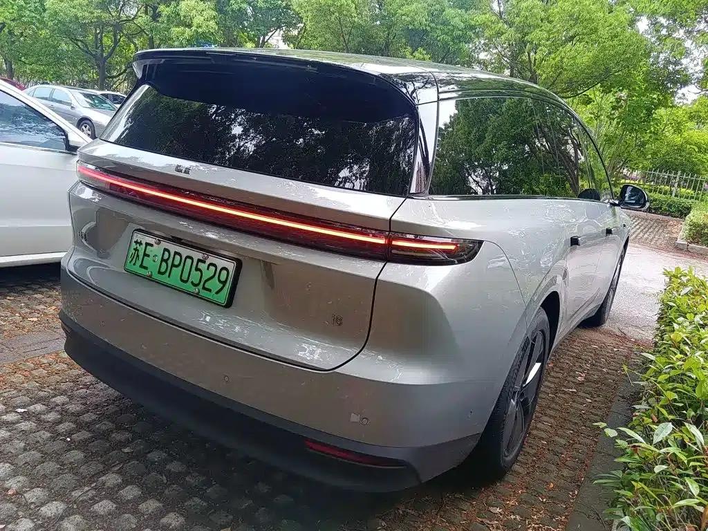 Li Auto i8 2025 Standard Edition — миниатюра 3