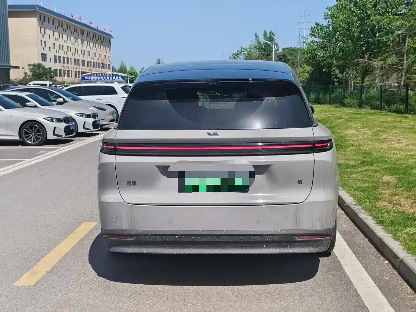 Li Auto i8 2025 Standard Edition — миниатюра 3