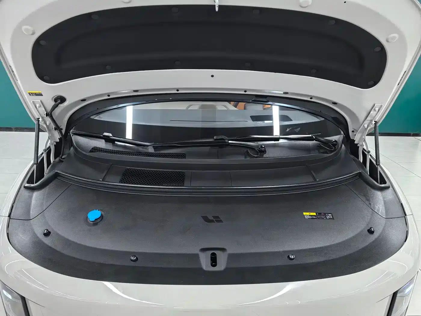 Li Auto i8 2025 Standard Edition — миниатюра 4