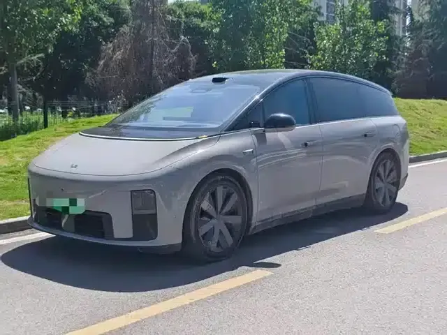 Li Auto i8 2025 Standard Edition