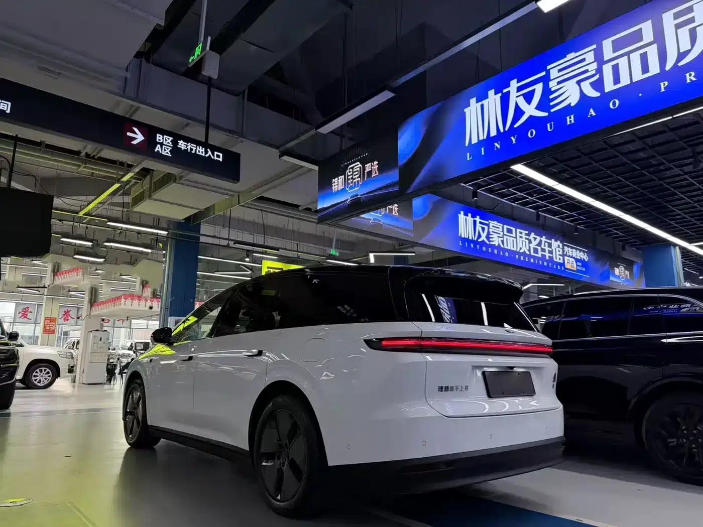 Li Auto i8 2025 Standard Edition — миниатюра 4