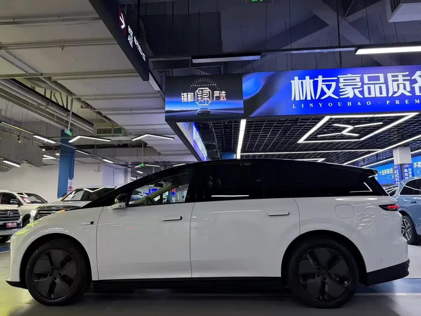 Li Auto i8 2025 Standard Edition — миниатюра 7