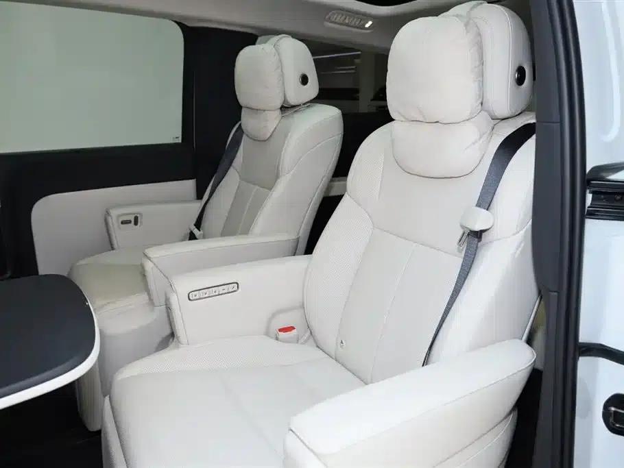 Li Auto MEGA 2025 Home Edition — миниатюра 19