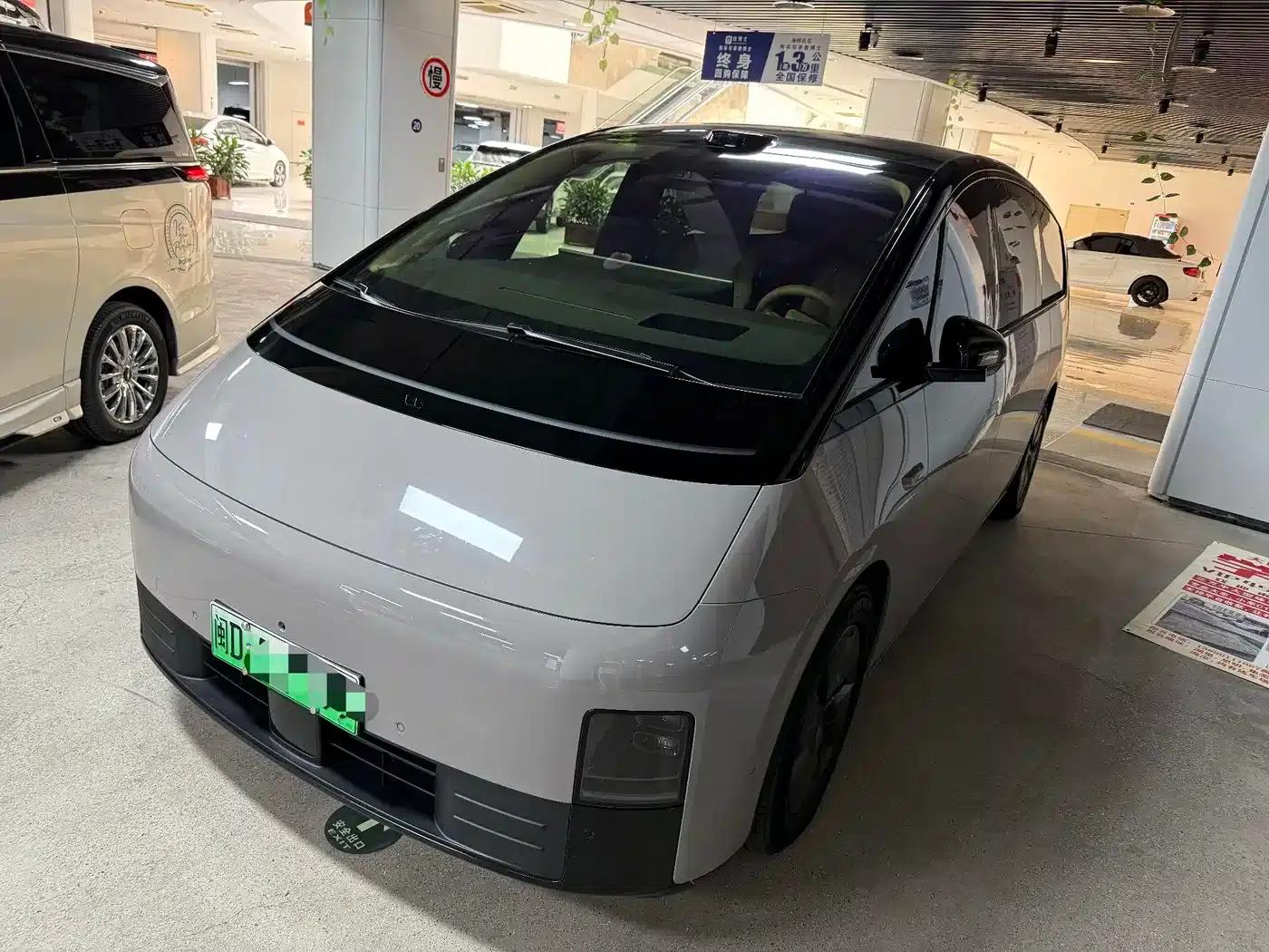 Li Auto MEGA 2025 Home Edition — миниатюра 1