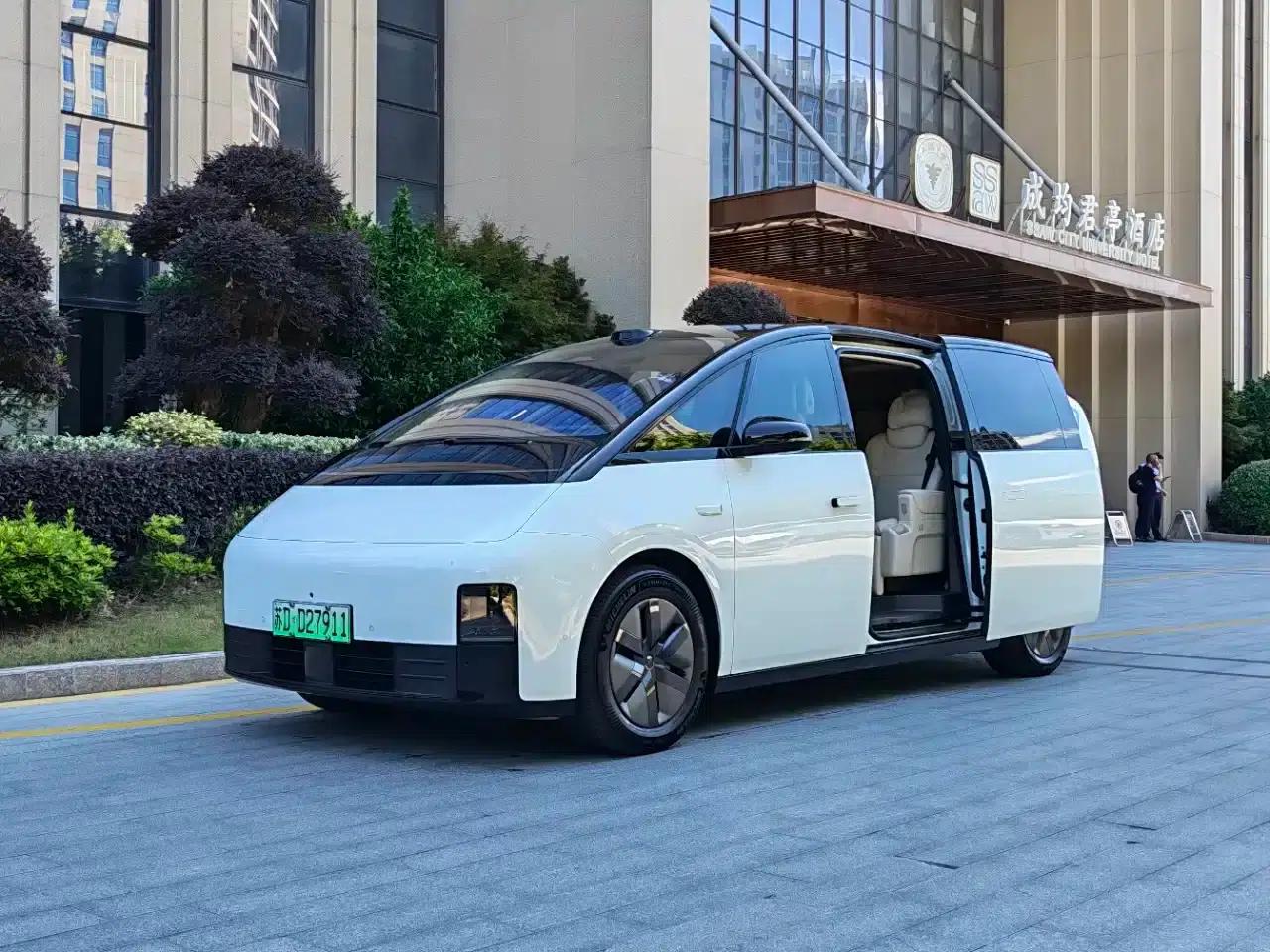 Li Auto MEGA 2025 Home Edition — миниатюра 1