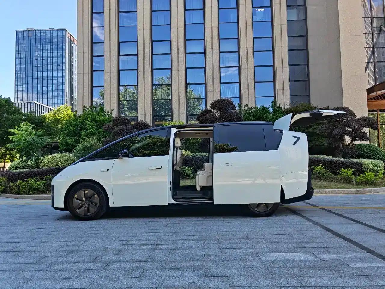 Li Auto MEGA 2025 Home Edition — миниатюра 2