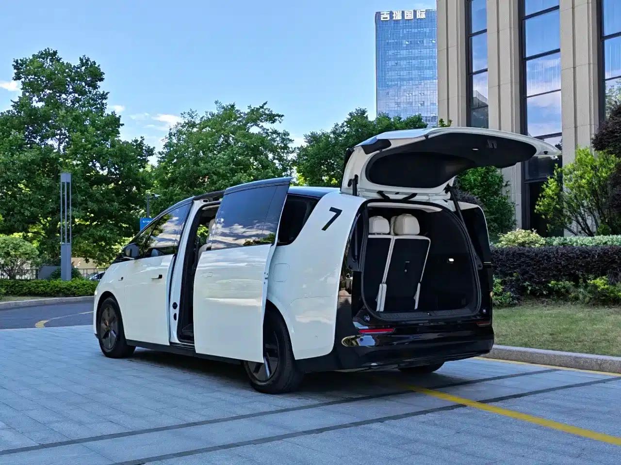 Li Auto MEGA 2025 Home Edition — миниатюра 4