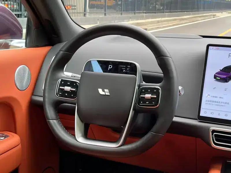 Li Auto L9 2022 Max Edition — миниатюра 12