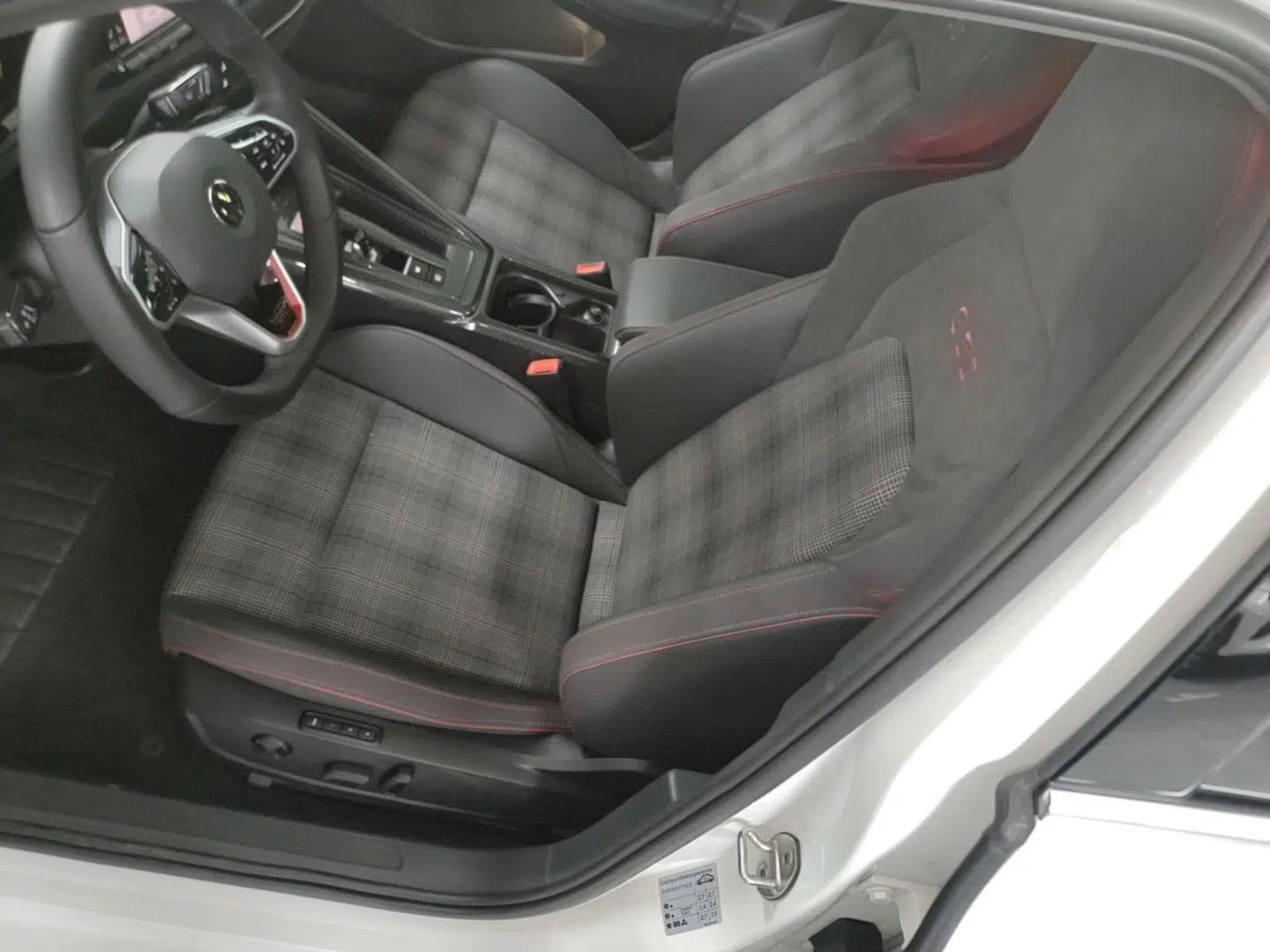 Volkswagen Golf GTI 2021 380TSI DSG GTI — миниатюра 17