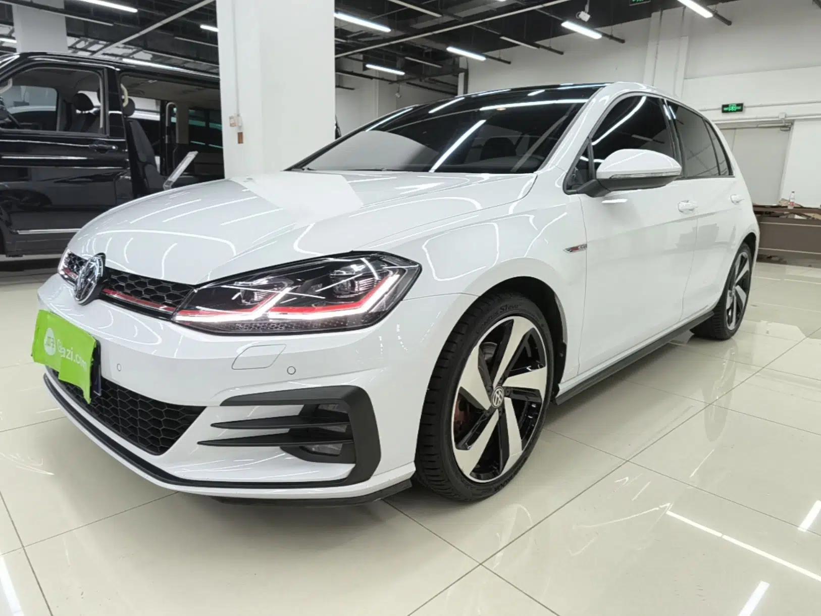 Volkswagen Golf GTI 2019 2.0 TSI GTI China V Standard — миниатюра 1