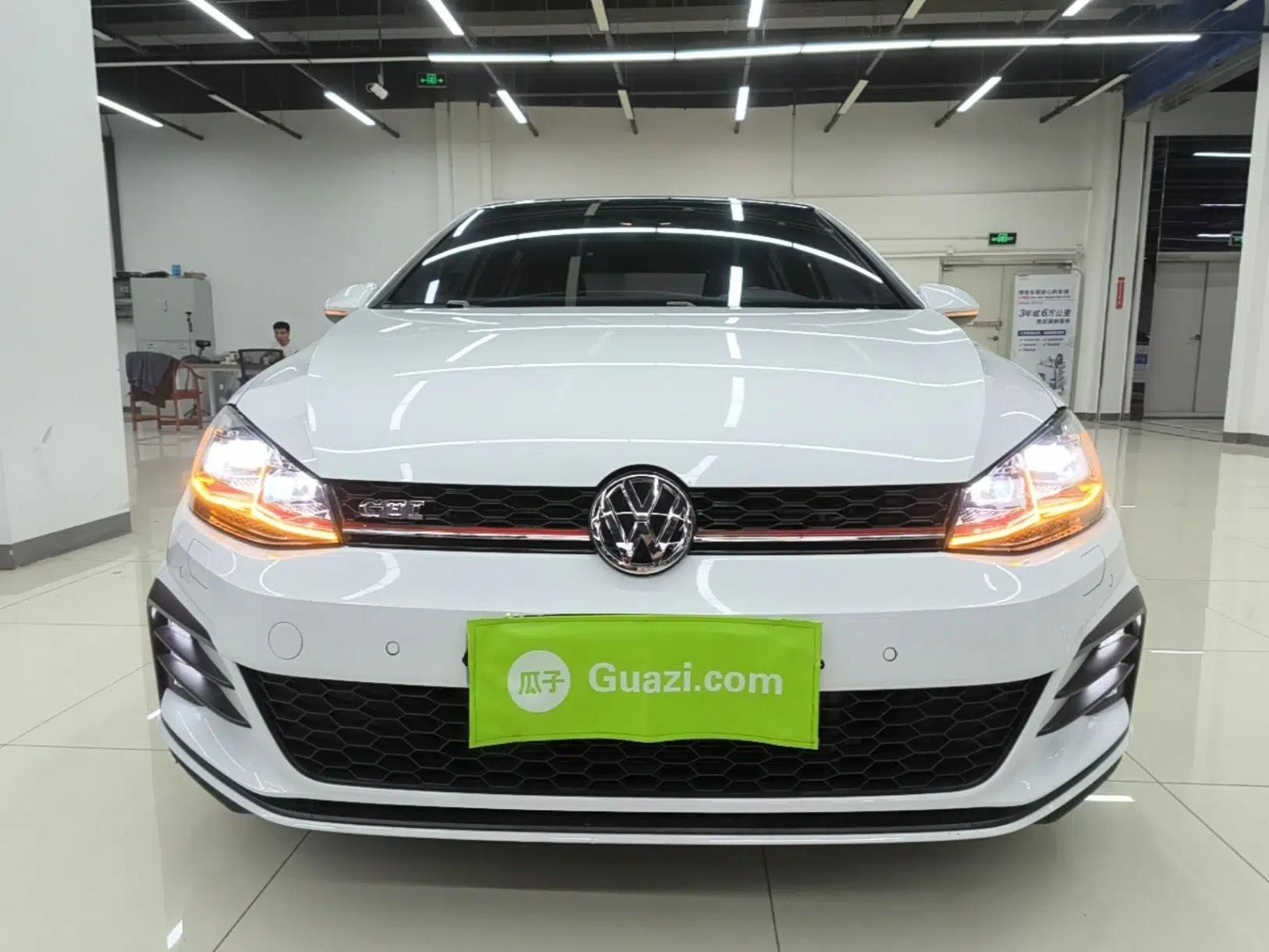 Volkswagen Golf GTI 2019 2.0 TSI GTI China V Standard — миниатюра 2