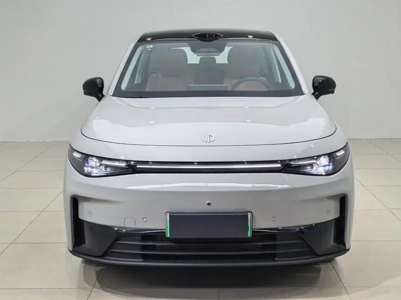 Leapmotor C10 2026 Range Extended Electric Vehicle 210 LiDAR Edition — миниатюра 2