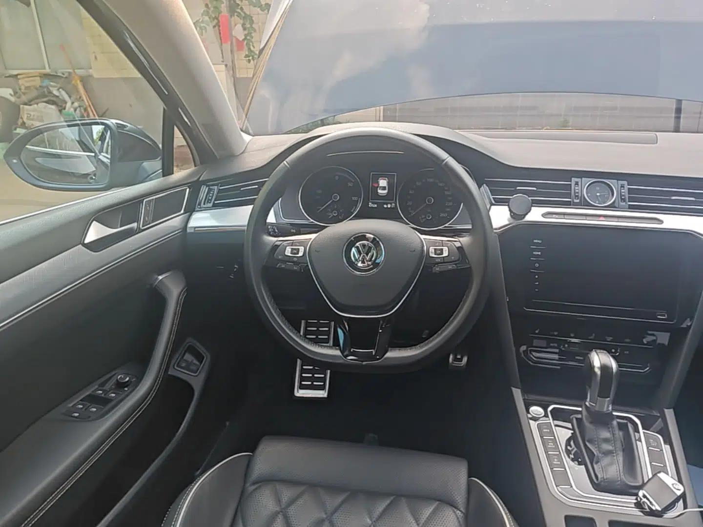Volkswagen Magotan GTE Plug-in Hybrid 2020 GTE Luxury Model — миниатюра 13