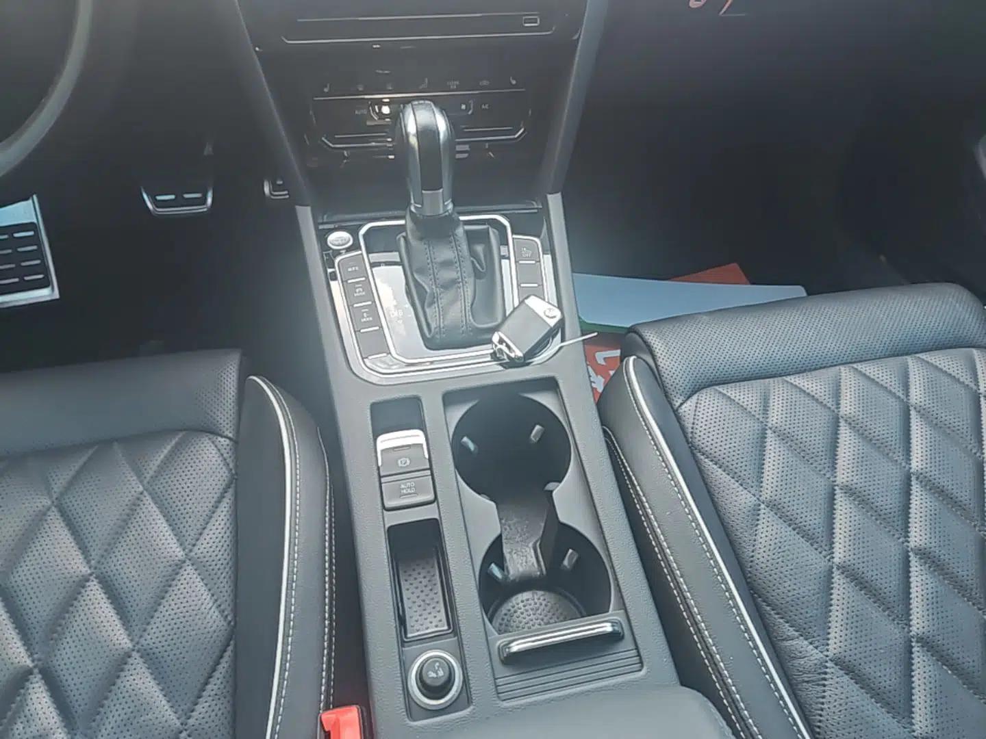 Volkswagen Magotan GTE Plug-in Hybrid 2020 GTE Luxury Model — миниатюра 16