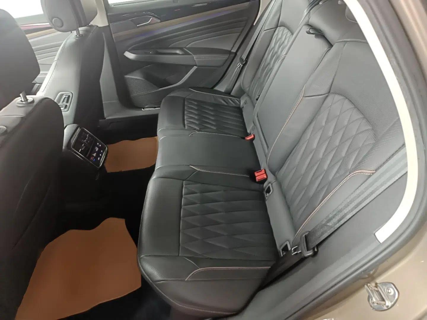 Volkswagen Passat New Energy 2019 430 PHEV Hybrid Luxury Edition — миниатюра 20