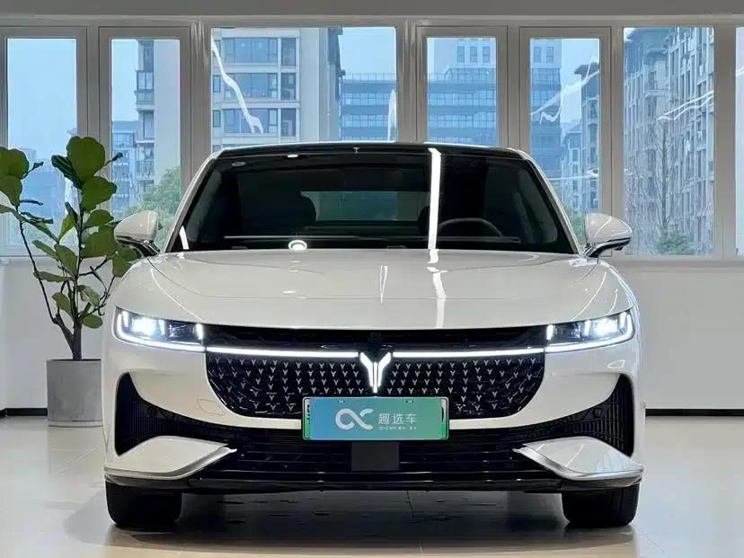 Voyah Chase Light 2024 PHEV AWD Extended Range Executive Edition — миниатюра 2