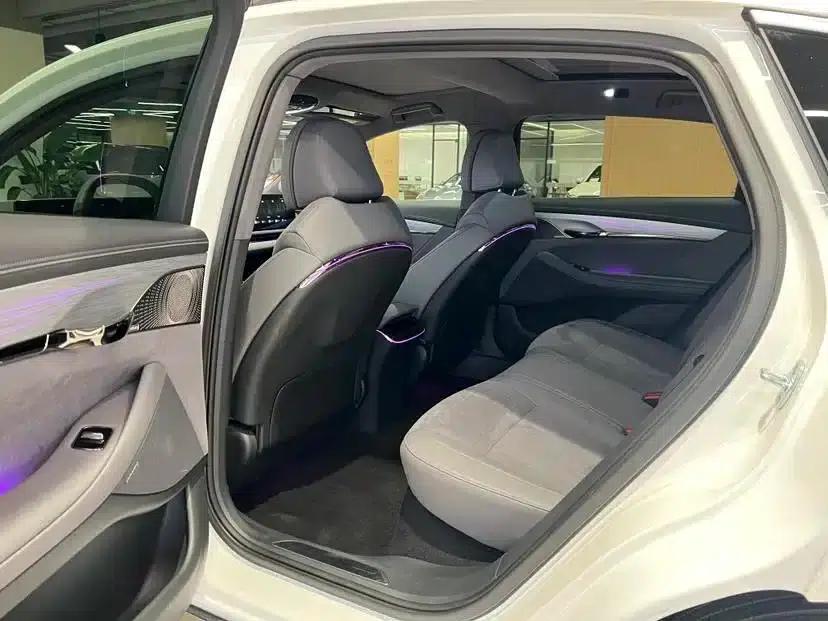 Voyah Chase Light 2024 PHEV AWD Extended Range Executive Edition — миниатюра 11