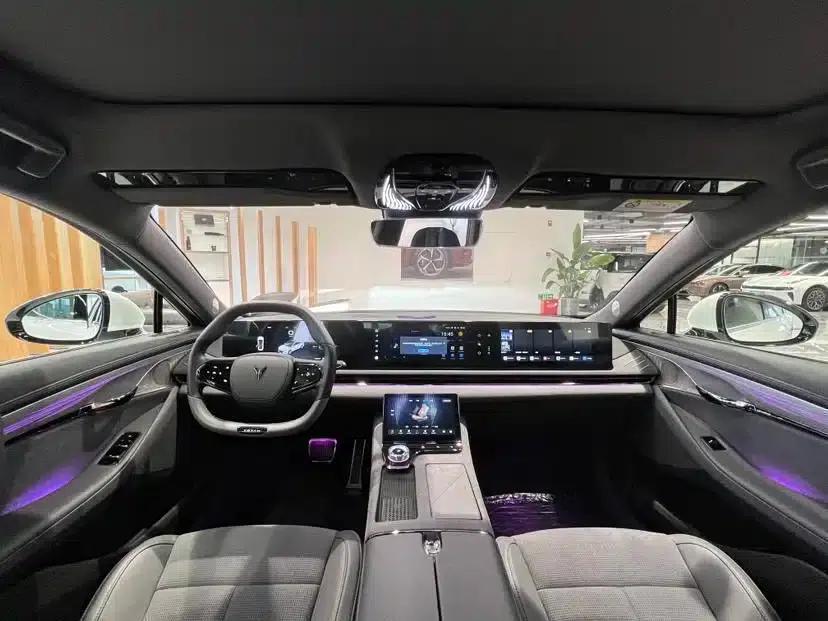 Voyah Chase Light 2024 PHEV AWD Extended Range Executive Edition — миниатюра 13