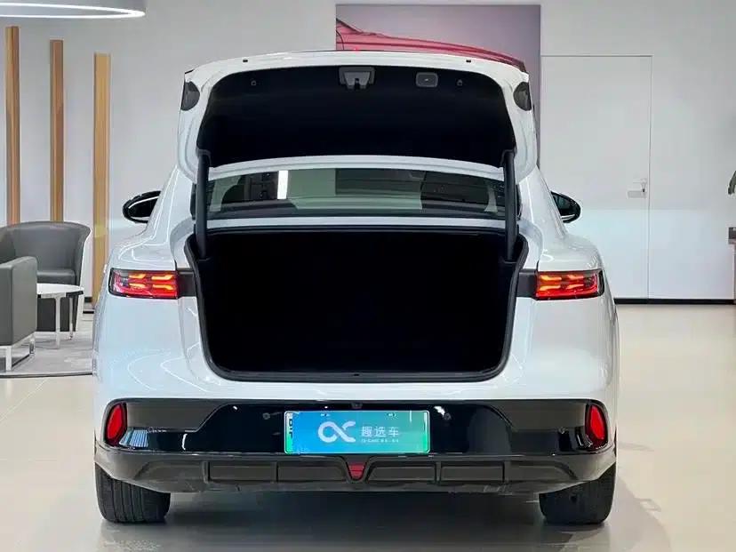 Voyah Chase Light 2024 PHEV AWD Extended Range Executive Edition — миниатюра 16