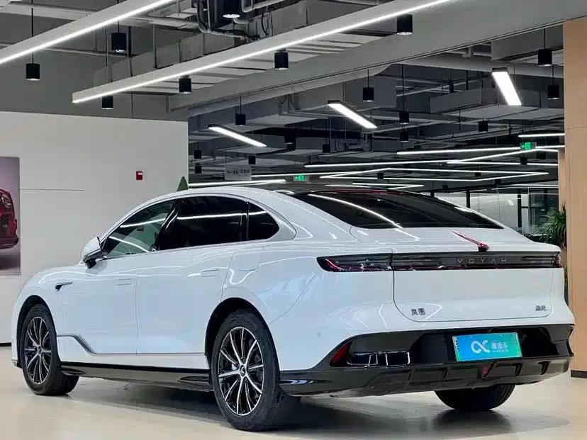 Voyah Chase Light 2024 PHEV AWD Extended Range Executive Edition — миниатюра 5