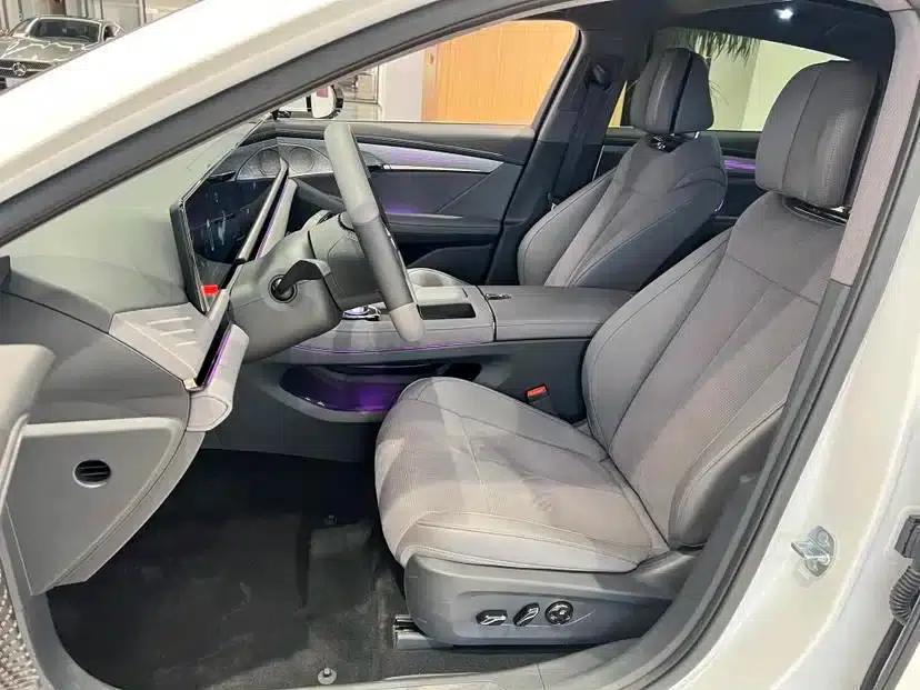 Voyah Chase Light 2024 PHEV AWD Extended Range Executive Edition — миниатюра 9