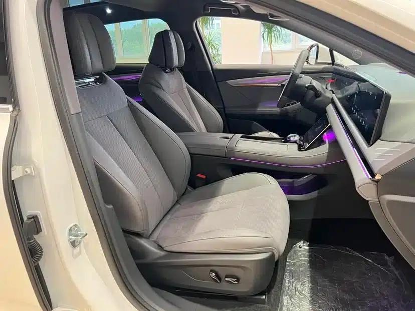 Voyah Chase Light 2024 PHEV AWD Extended Range Executive Edition — миниатюра 10