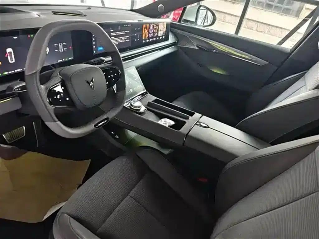 Voyah Chasing the Light 2024 PHEV AWD Long Range Flagship Edition — миниатюра 13