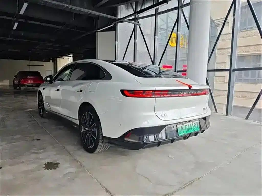 Voyah Chasing the Light 2024 PHEV AWD Long Range Flagship Edition — миниатюра 17