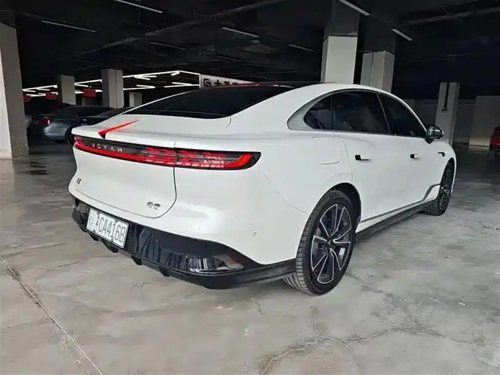 Voyah Chasing the Light 2024 PHEV AWD Long Range Flagship Edition — миниатюра 19