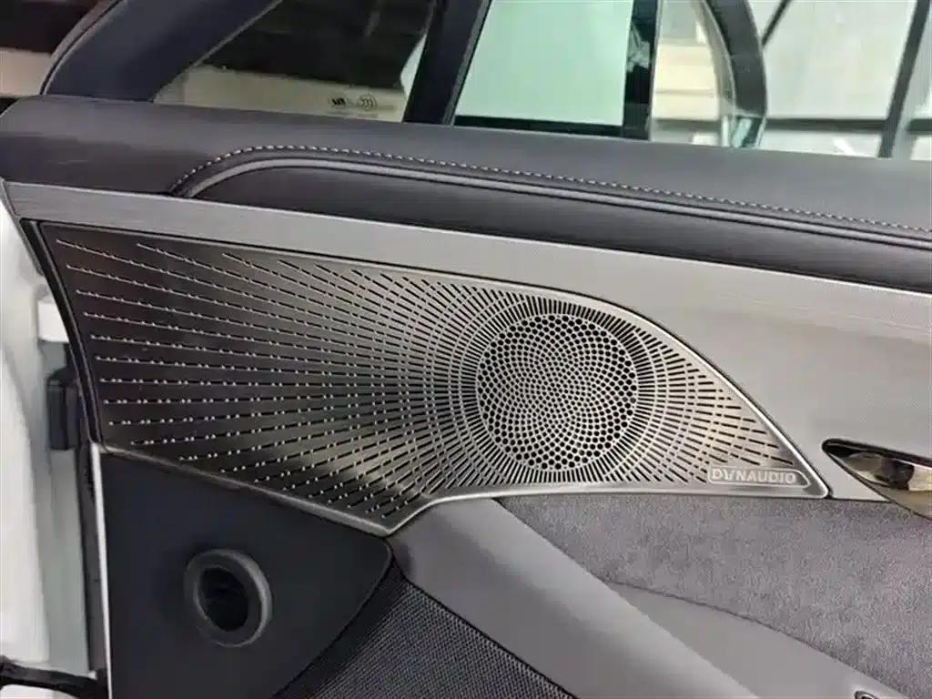 Voyah Chasing the Light 2024 PHEV AWD Long Range Flagship Edition — миниатюра 4