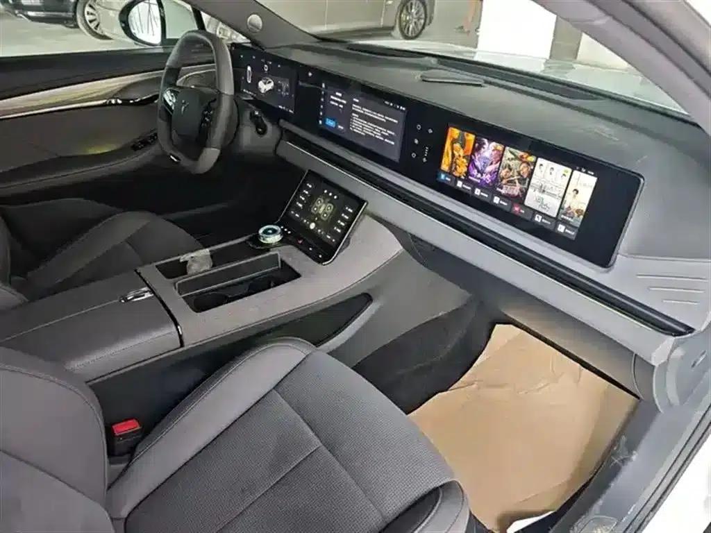 Voyah Chasing the Light 2024 PHEV AWD Long Range Flagship Edition — миниатюра 6