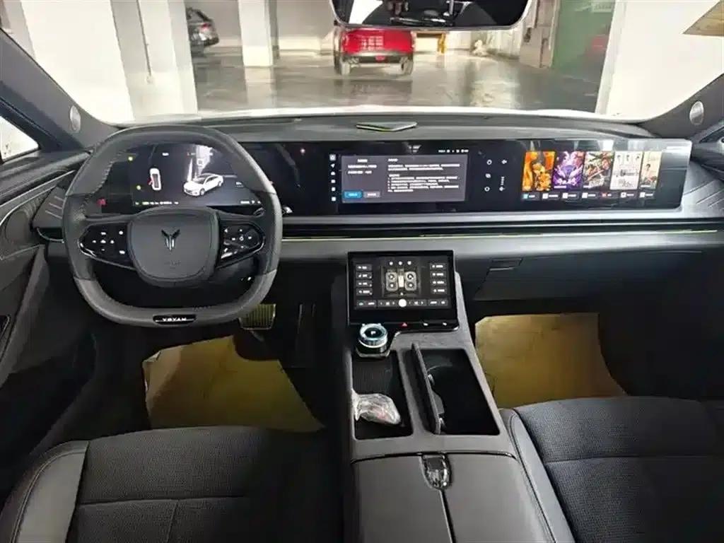 Voyah Chasing the Light 2024 PHEV AWD Long Range Flagship Edition — миниатюра 10