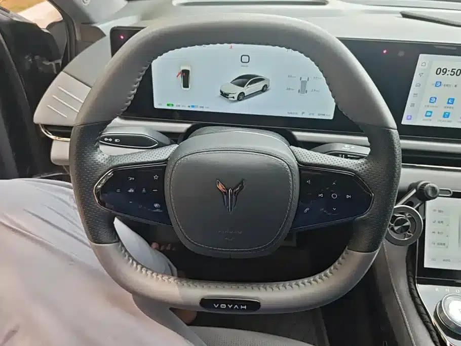Voyah Chasing the Light 2024 PHEV AWD Long Range Flagship Edition — миниатюра 15