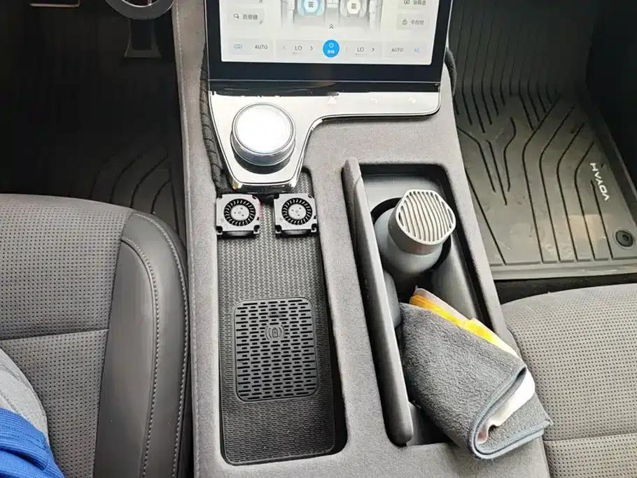 Voyah Chasing the Light 2024 PHEV AWD Long Range Flagship Edition — миниатюра 16