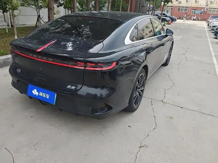 Voyah Chasing the Light 2024 PHEV AWD Long Range Flagship Edition — миниатюра 3