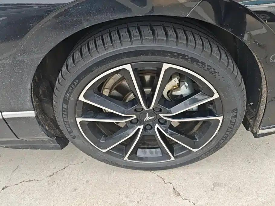 Voyah Chasing the Light 2024 PHEV AWD Long Range Flagship Edition — миниатюра 6