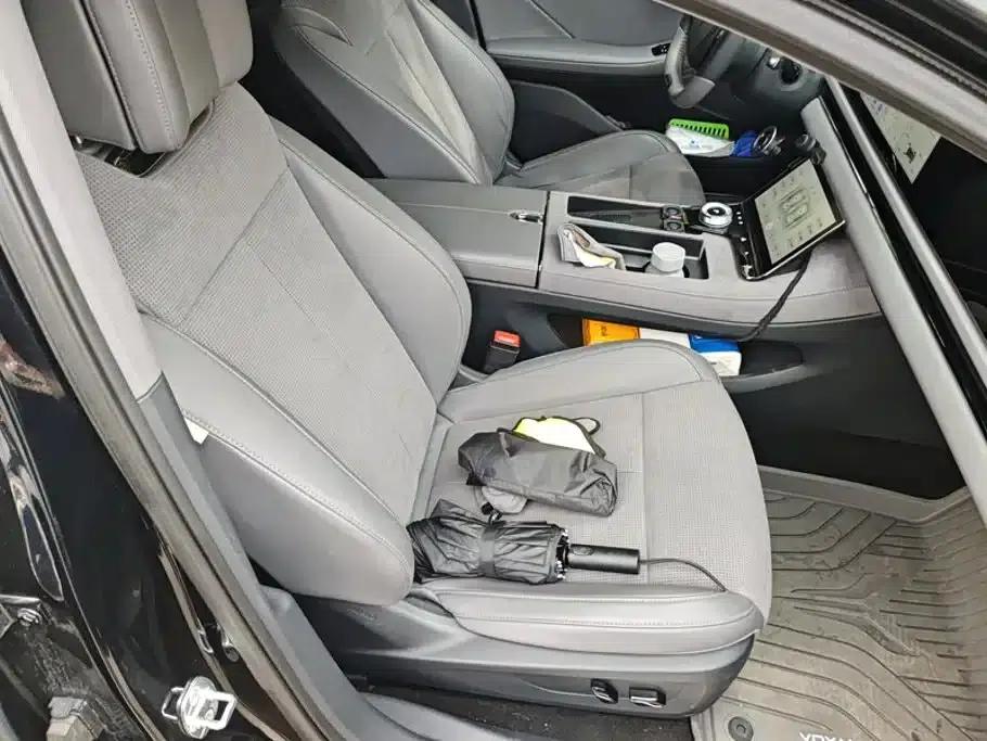 Voyah Chasing the Light 2024 PHEV AWD Long Range Flagship Edition — миниатюра 8