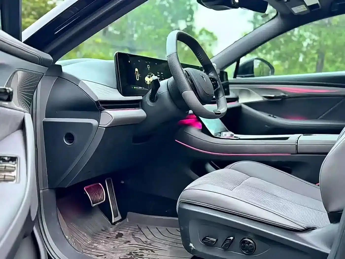 Voyah Chasing the Light 2024 PHEV AWD Long Range Flagship Edition — миниатюра 3