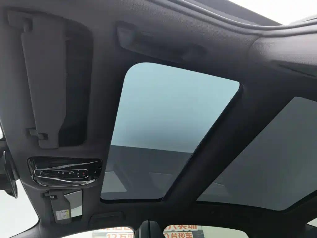 Voyah Chasing the Light 2024 PHEV AWD Long Range Flagship Edition — миниатюра 14