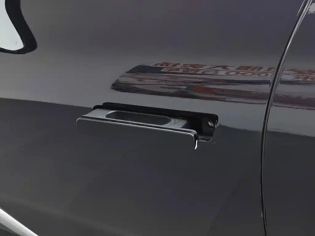 Voyah Chasing the Light 2024 PHEV AWD Long Range Flagship Edition — миниатюра 18