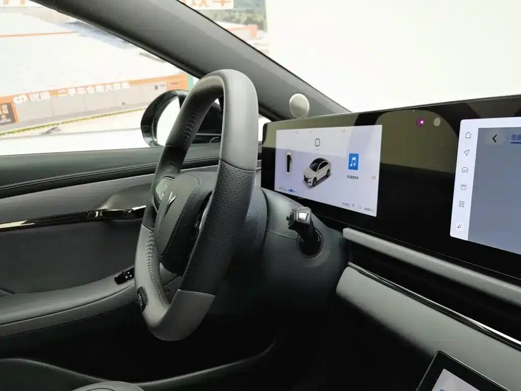 Voyah Chasing the Light 2024 PHEV AWD Long Range Flagship Edition — миниатюра 22