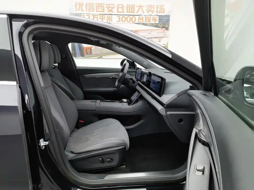 Voyah Chasing the Light 2024 PHEV AWD Long Range Flagship Edition — миниатюра 23