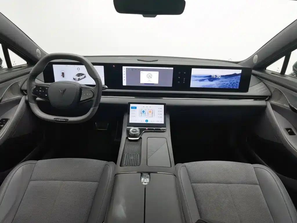 Voyah Chasing the Light 2024 PHEV AWD Long Range Flagship Edition — миниатюра 5