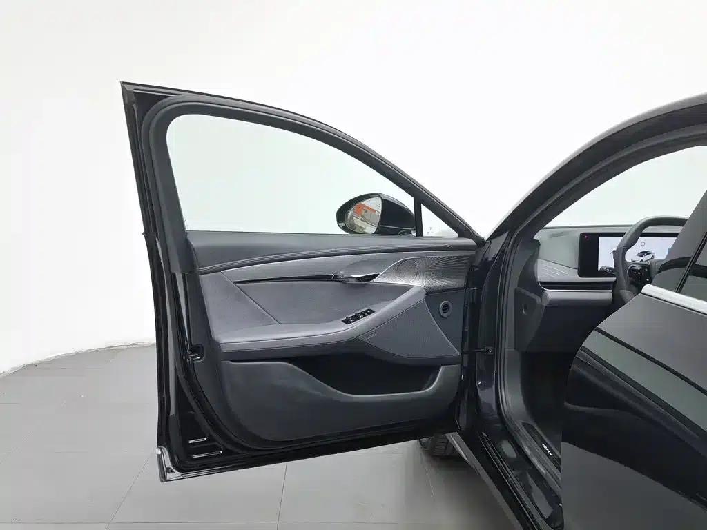 Voyah Chasing the Light 2024 PHEV AWD Long Range Flagship Edition — миниатюра 8